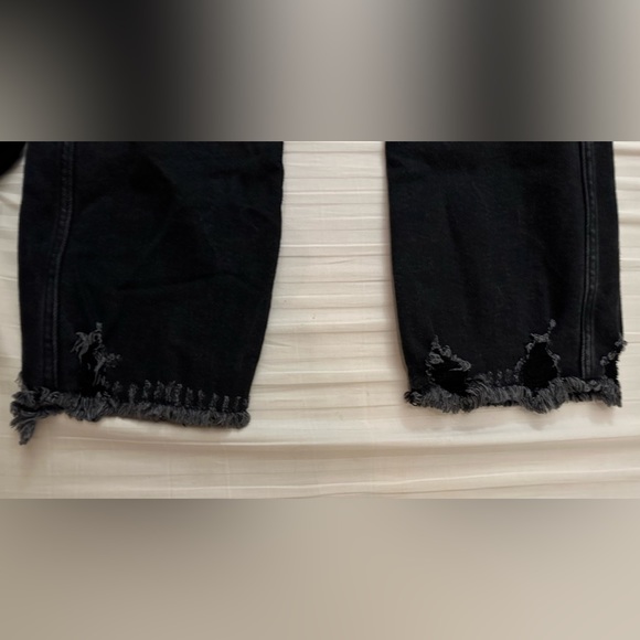 Good American Good Curve Straight Leg Black Jeans - Picture 4 of 7